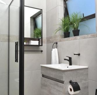 Moreleta Park Apartment | Family-Friendly Falcons Rest with High Guest Ratings