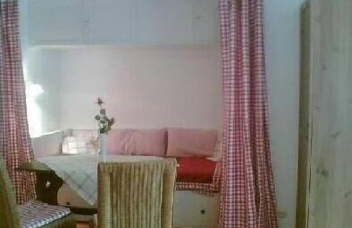 Tiefenbach Apartment | Cozy Falkenhorst Wohnung 19: Pet-Friendly Retreat Awaits