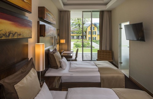 Velden am Worther See Hotel | Elegant Getaway at Falkensteiner Schlosshotel Velden