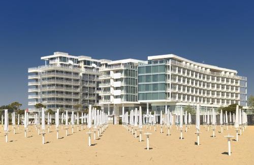Jesolo Hotel | Elegant Falkensteiner Hotel & Spa Jesolo with Oceanfront Views