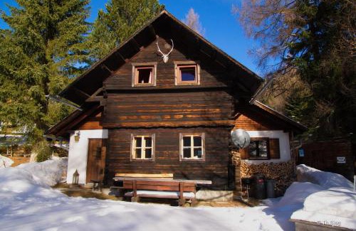 Reichenau Ski Chalet | Tranquil Falkert-Hütte „Beim Almöhi" with Hot Tub & Breakfast