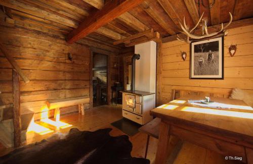 Reichenau Ski Chalet | Tranquil Falkert-Hütte „Beim Almöhi" with Hot Tub & Breakfast