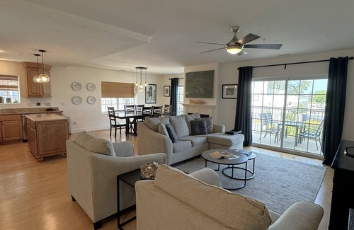 New Buffalo Condo | Unwind in a Beach Condo with Pool & Marina Views