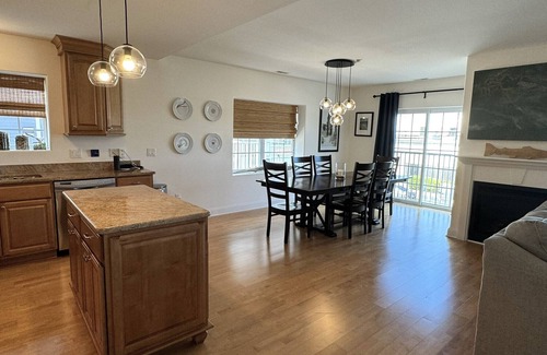 New Buffalo Condo | Unwind in a Beach Condo with Pool & Marina Views