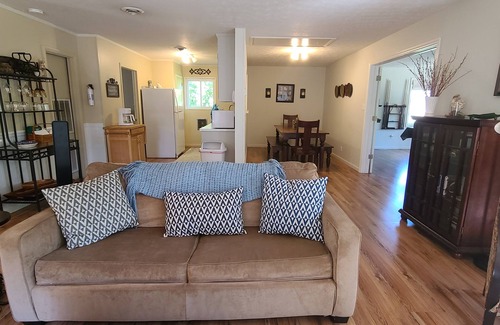 New River House | Last Week of Summer: Lakefront Retreat at Claytor Lake