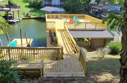 New River House | Last Week of Summer: Lakefront Retreat at Claytor Lake