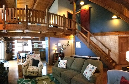 Terra Alta Cabin | Unforgettable FALL AWAY FERN CABIN with Pool & Ocean Views