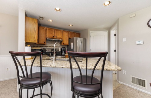 The Galena Territory Villa | Relaxing Tee Time Getaway: King Bed, Fireplace & Pools