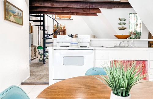 Beaver Shores House | Beaver Lake: A-FRAME Retreat with Hot Tub & Pet-Friendly Fun