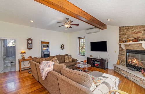 Wheeler Other | Experience Summer at Historic 38a Farm with Lake M Access!