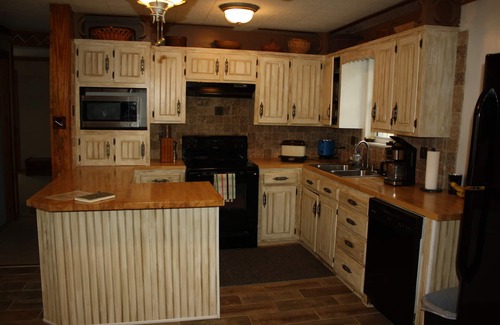 Mount Ida Cabin | Spring Awakening: Pet-Friendly Hotel with Lake Views