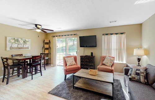 Table Rock Apartment | Cozy Fall Creek Resort: Family and Pet-Friendly Retreat
