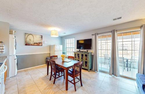 Table Rock Apartment | Pet-Friendly Fall Creek Resort with Scenic Pond Views