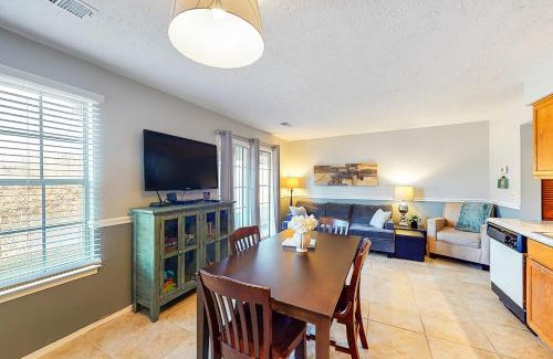 Table Rock Apartment | Pet-Friendly Fall Creek Resort with Scenic Pond Views
