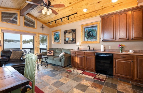 Pagosa Springs Apartment | Inviting Mountain Retreat Near Downtown with Spa & Deck