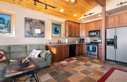 Pagosa Springs Apartment | Inviting Mountain Retreat Near Downtown with Spa & Deck