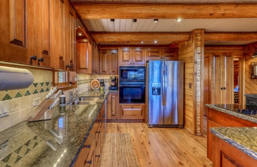 Pagosa Springs Cabin | Idyllic Cabin with Hot Tub on Private 5 Acres, Near Amenities