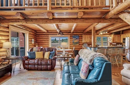 Pagosa Springs House | Cozy Cabin with Hot Tub and Scenic Mountain Views