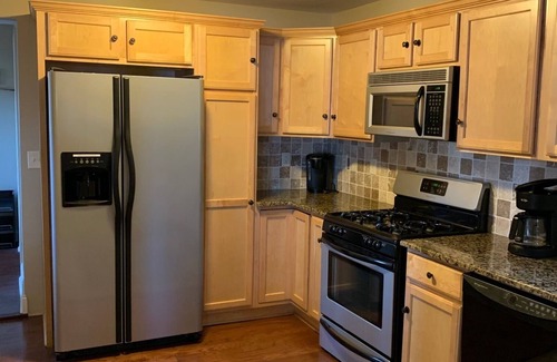 Auburn House | Lakefront Vacation Home Rental with Exceptional Reviews