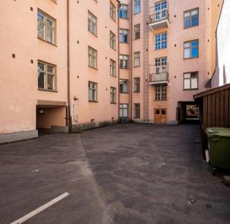 Ullanlinna Apartment | Fall for Helsinki With Elvis Vibes Free WiFi
