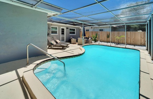 St. Petersburg - Clearwater House | Fall Fun for All | Family & Pet Pool Retreat St. Pete