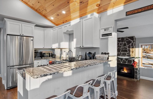 Hartford House | Cozy 2-Bedroom Retreat with Lake View & Private Yard