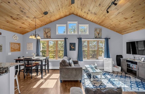 Hartford House | Cozy 2-Bedroom Retreat with Lake View & Private Yard