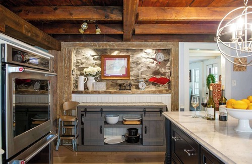 Rowland House | Fall Getaway - Lake - Winery - Tranquility