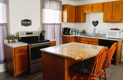 Maxwell Other | Relax at Fall Creek Farmhouse: Breathtaking Sunrises Awaits