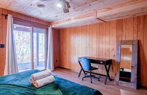 Hayward Ski Chalet | Fall Getaway Resort: Pet-Friendly Suites with Ocean Views