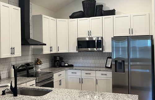 South Pensacola Cottage | Modern Downtown Cottage: Pet-Friendly with Backyard Firepit