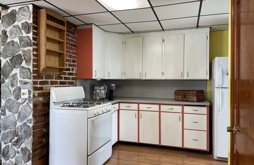 Lily Dale House | Experience Top-Rated Hospitality at The Pineapple Place