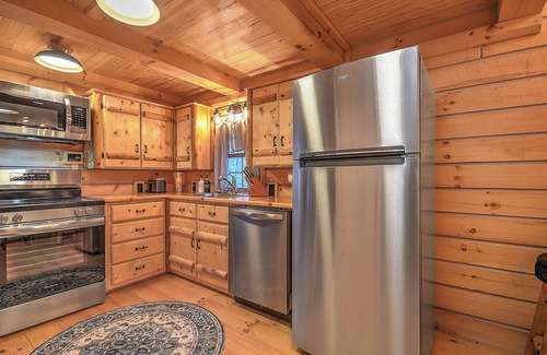 Elizabethton Cabin | Fall Into The Smokey Mountains/Pet Friendly/Hot Tub