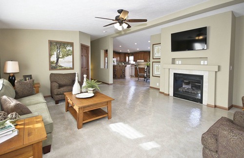 Elysian Cabin | Book Your Winter Getaway Now with Ocean Views & More!