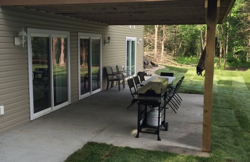 Elysian Cabin | Book Your Winter Getaway Now with Ocean Views & More!