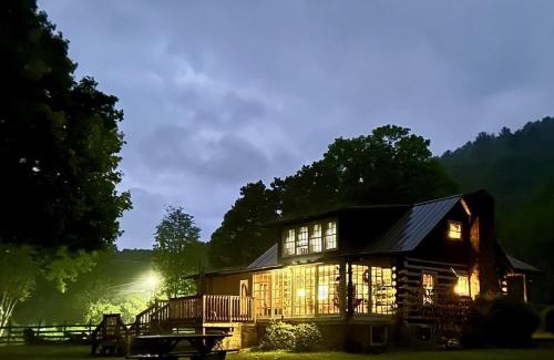 Kegley House | Charming Cabin Retreat for Two Near Princeton - 9.9/10 Rated