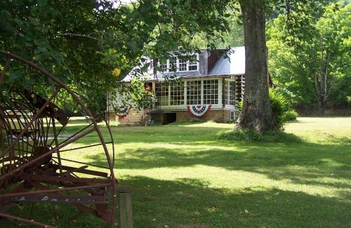 Kegley House | Charming Cabin Retreat for Two Near Princeton - 9.9/10 Rated