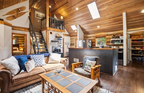 Hoodsport Cabin | Private 10-Acre Retreat with Hot Tub & Lake Access Awaits