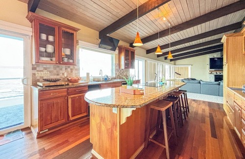 Potlatch House | Fall Rates! Family Waterfront Escape on Hood Canal