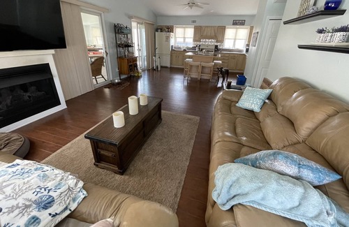 Beach Haven West House | Your Perfect Beach House Retreat – Dogs Welcome!