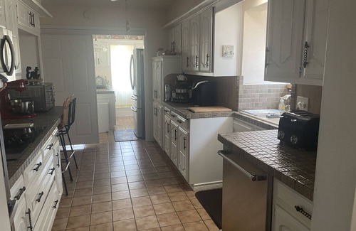 Waxahachie House | Top-Rated Spa Resort Retreat with Ocean View & Pet-Friendly