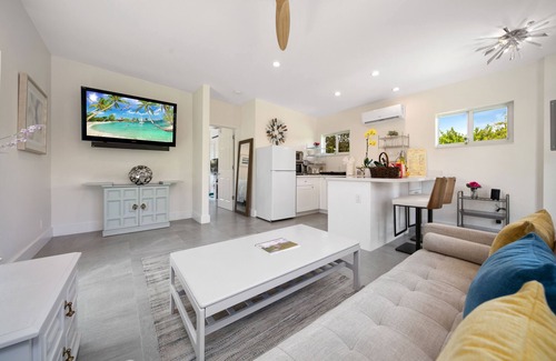 Lake Ida Shores Cottage | Mid Century Modern Cottage: Pet-Friendly Oceanfront Retreat
