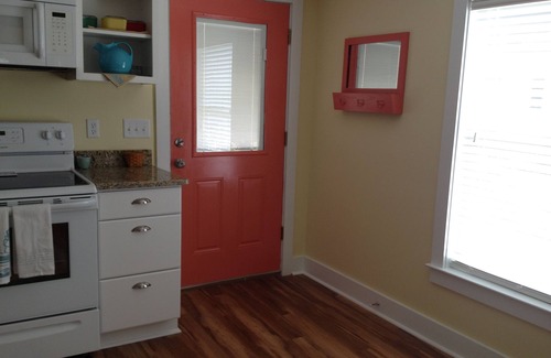 Biloxi Cottage | New June Cottage Opening in Ocean Springs - 10/10 Rated Stay!