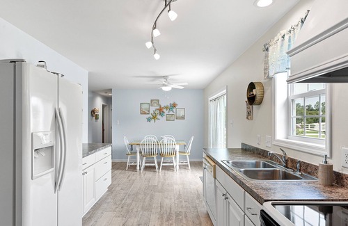 Milton House | Relax and Unwind: Pet-Friendly Retreat with Spa & Pool