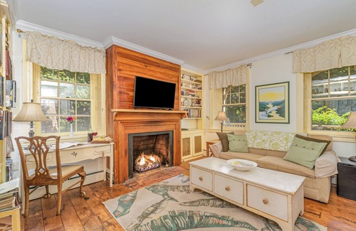 Carlisle Bed & Breakfast | Inviting Fallen Tree Farm Bed & Breakfast with Spa Amenities