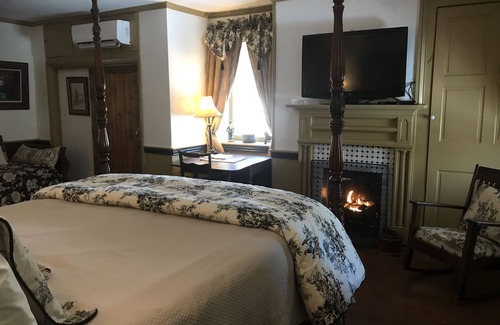 Carlisle Bed & Breakfast | Inviting Fallen Tree Farm Bed & Breakfast with Spa Amenities