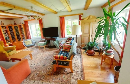 Gmuend in Kaernten House | Discover Fallerhaus: Family-Friendly Retreat with Top Ratings
