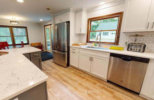 Readfield House | Experience Falling Pines: Pet-Friendly with Ocean Views