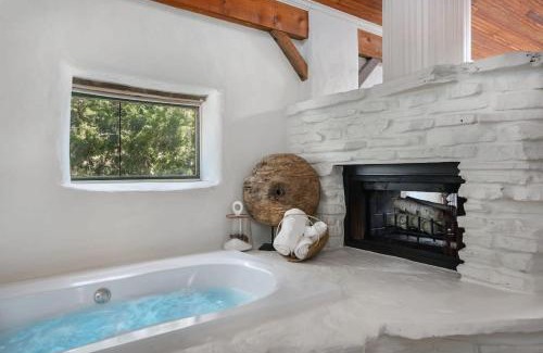 Fredericksburg House | Secluded Falling Star with Private Hot Tub Retreat