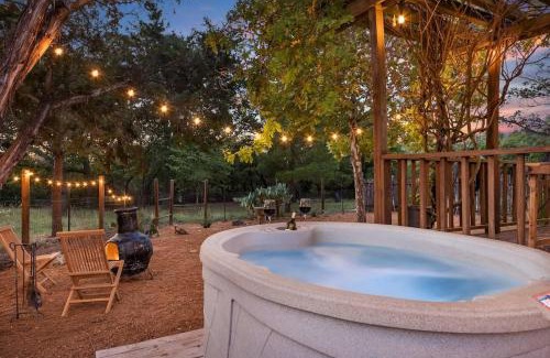 Fredericksburg House | Secluded Falling Star with Private Hot Tub Retreat